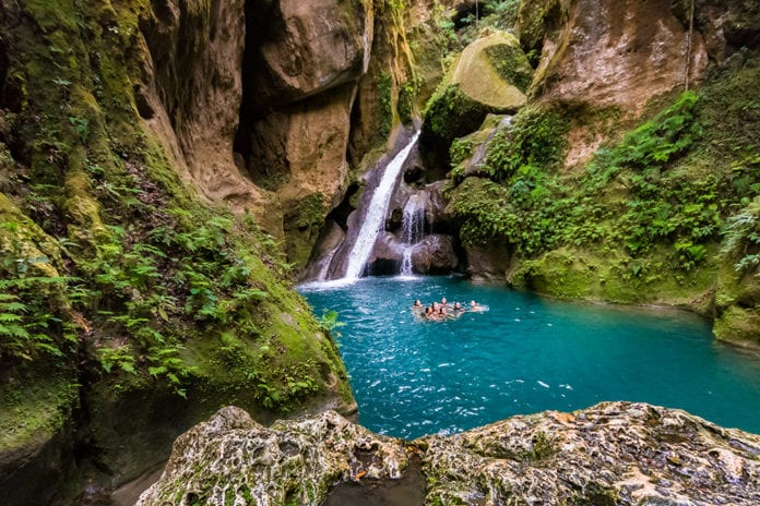 Une Plage d’Haïti Surprend Par Sa Beauté Inattendue – Découvrez-La !